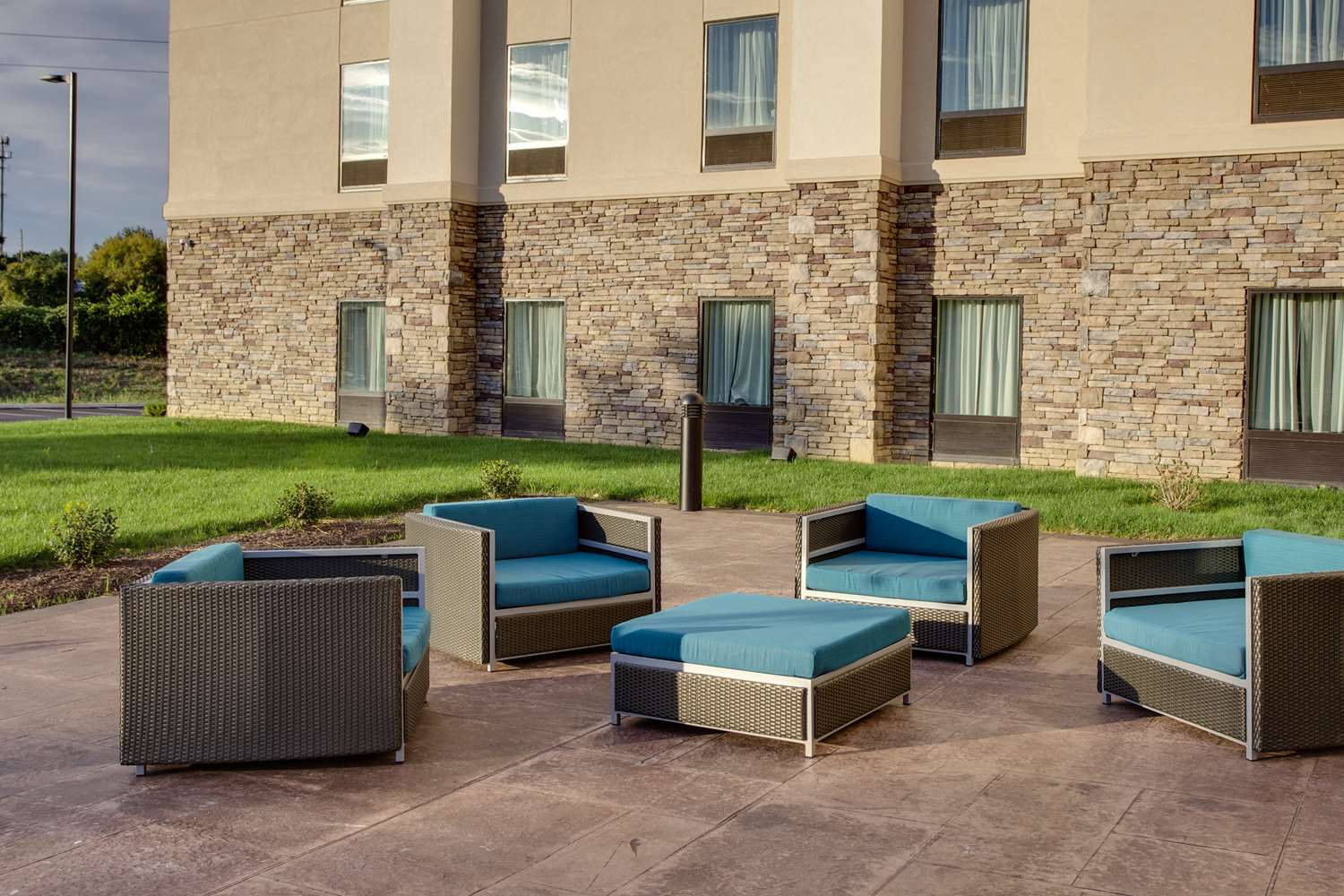 hampton inn and suites philadelphia bensalem