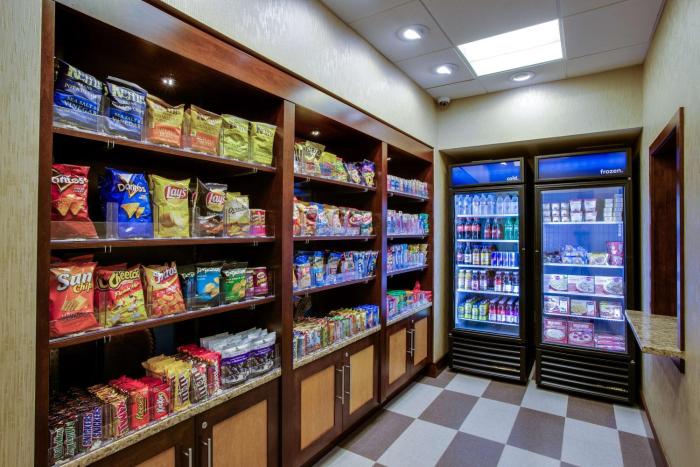 hampton inn and suites philadelphia bensalem