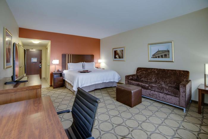 hampton inn and suites philadelphia bensalem