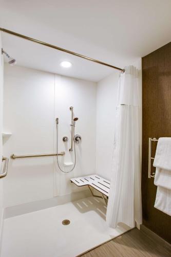 hampton inn and suites philadelphia bensalem