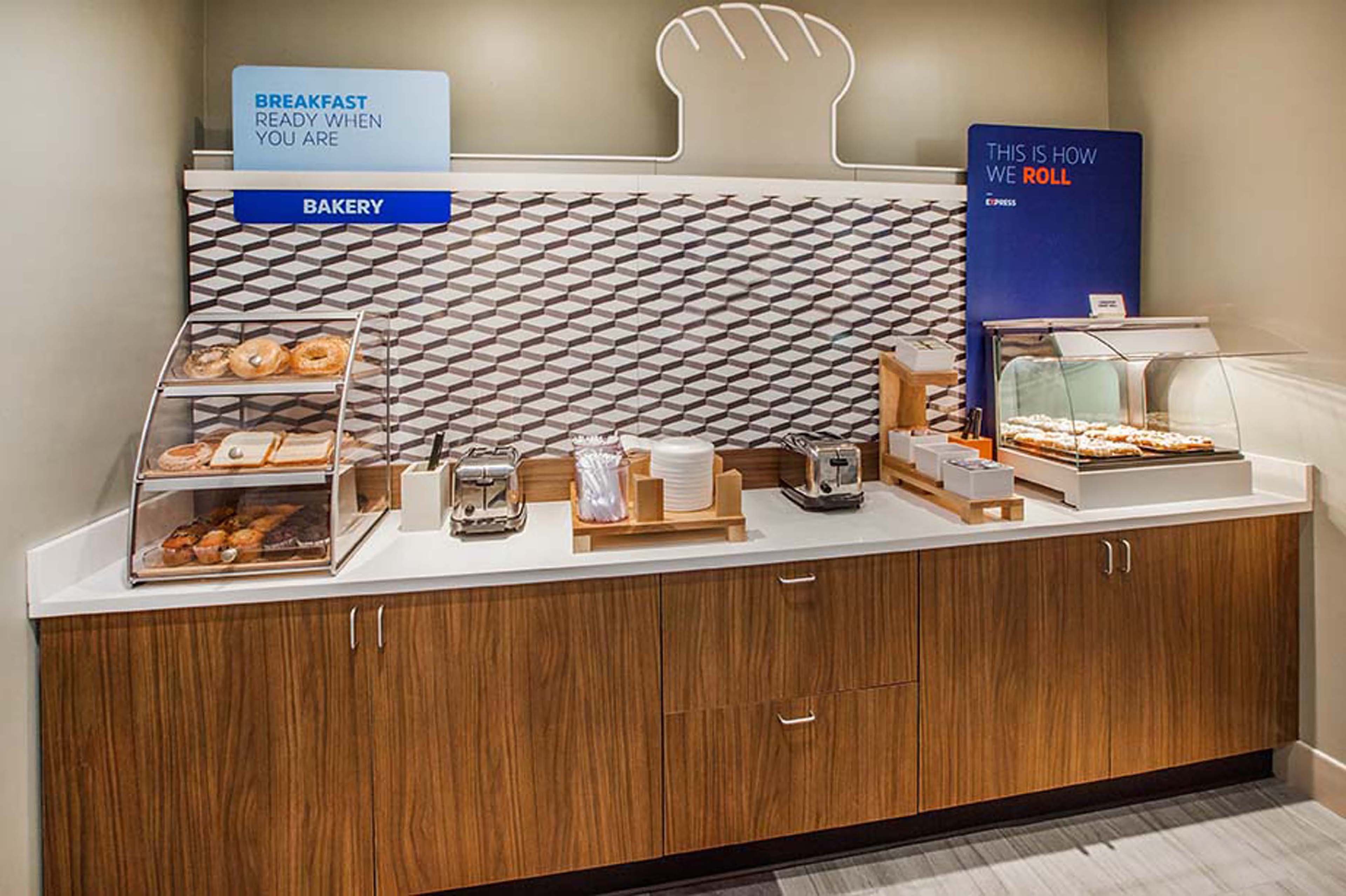 holiday inn express and suites dayton southwest by ihg