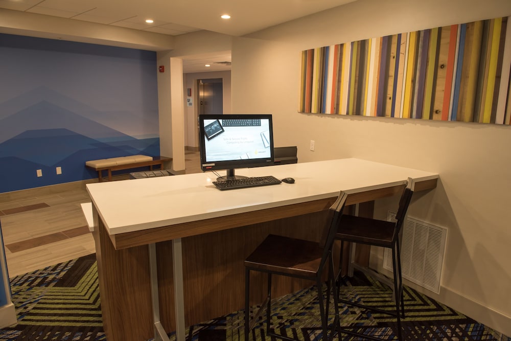 holiday inn express and suites dayton southwest by ihg