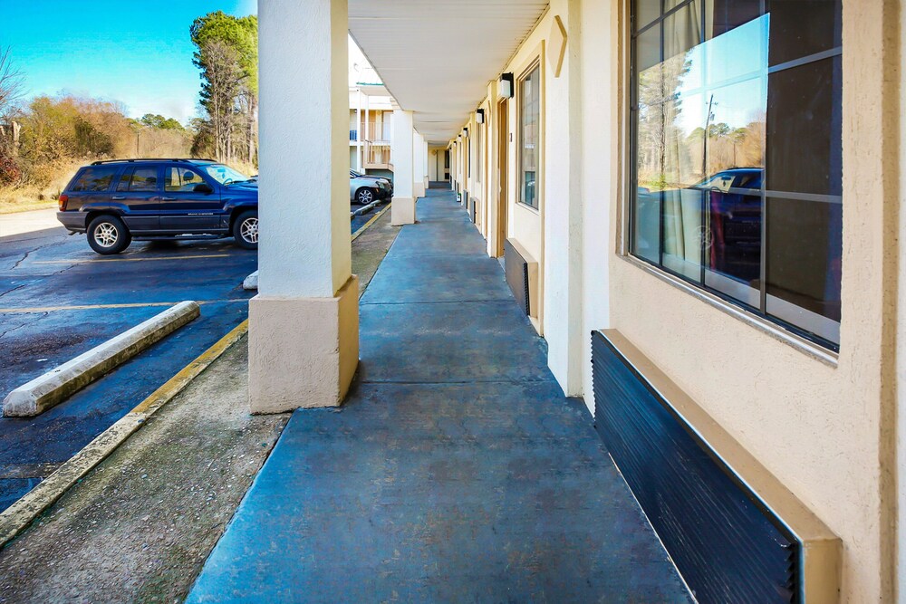 oyo hotel jackson south i 55