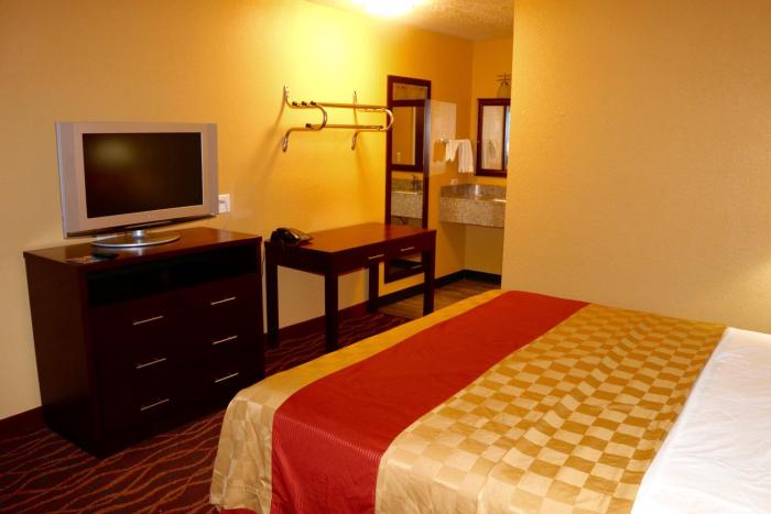 holiday lodge salem or