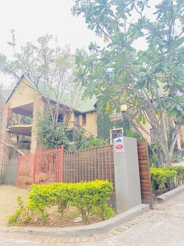 full moon guest house