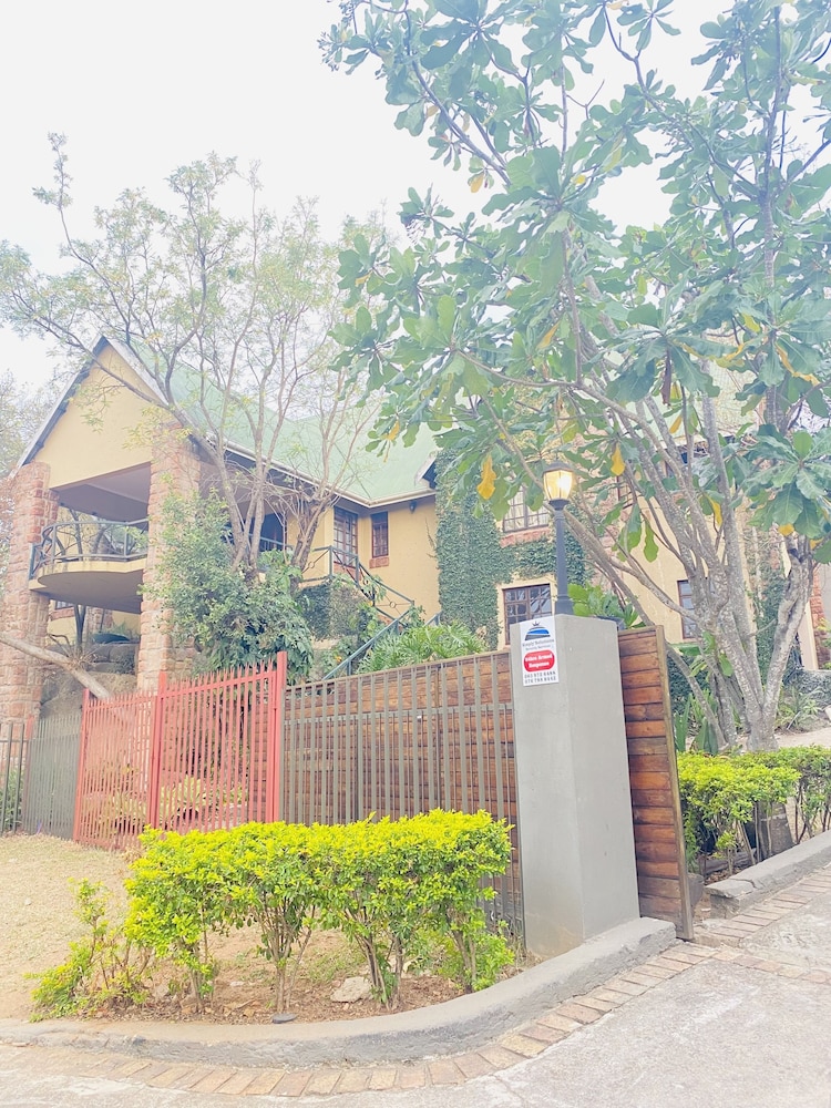 full moon guest house