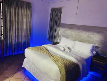 full moon guest house
