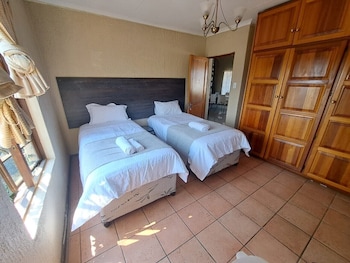 full moon guest house