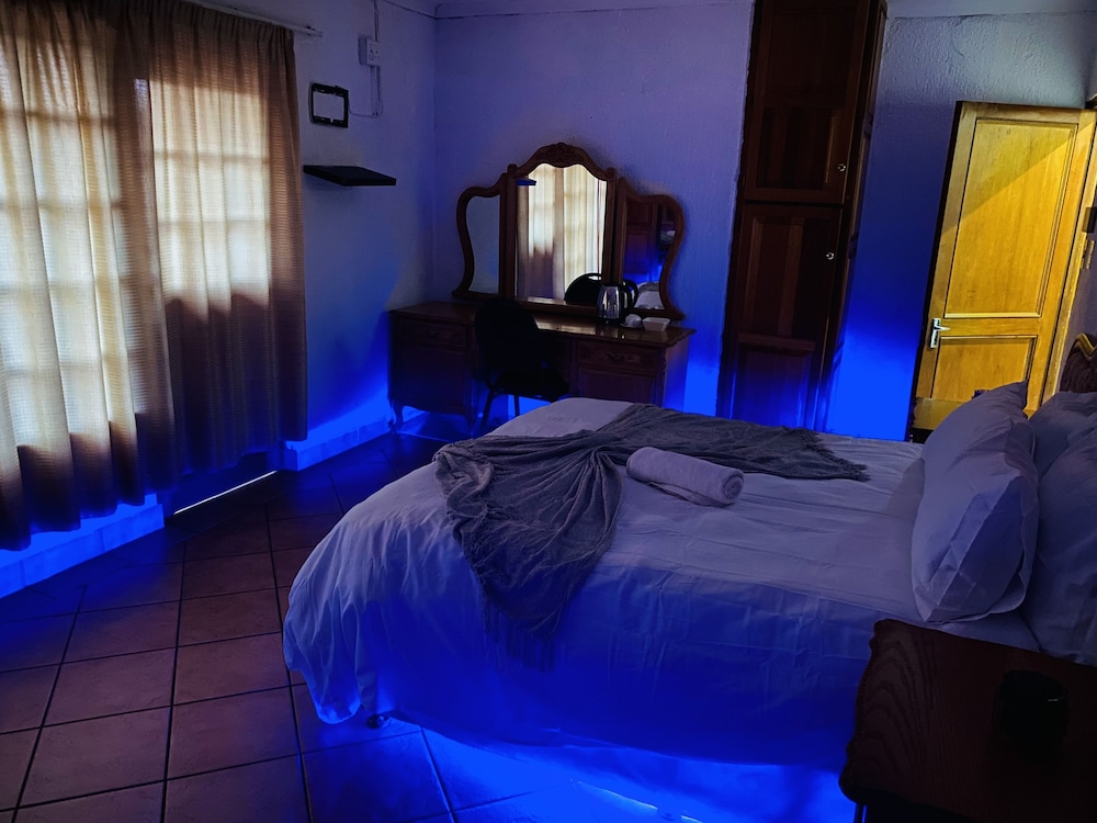 full moon guest house