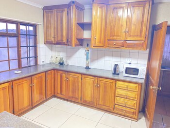 full moon guest house