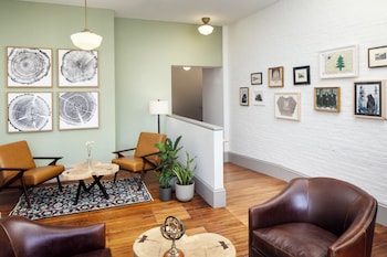 Hotel Ursa,United States Of America>>Orono,2.5 star