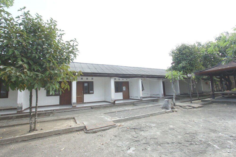 oyo 93002 kost gayus