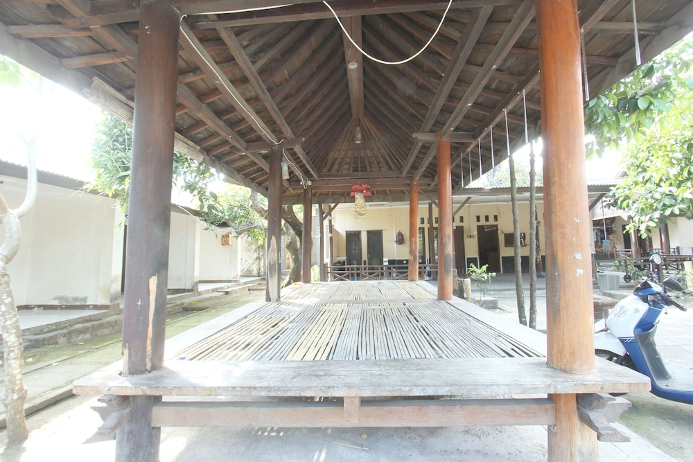 oyo 93002 kost gayus