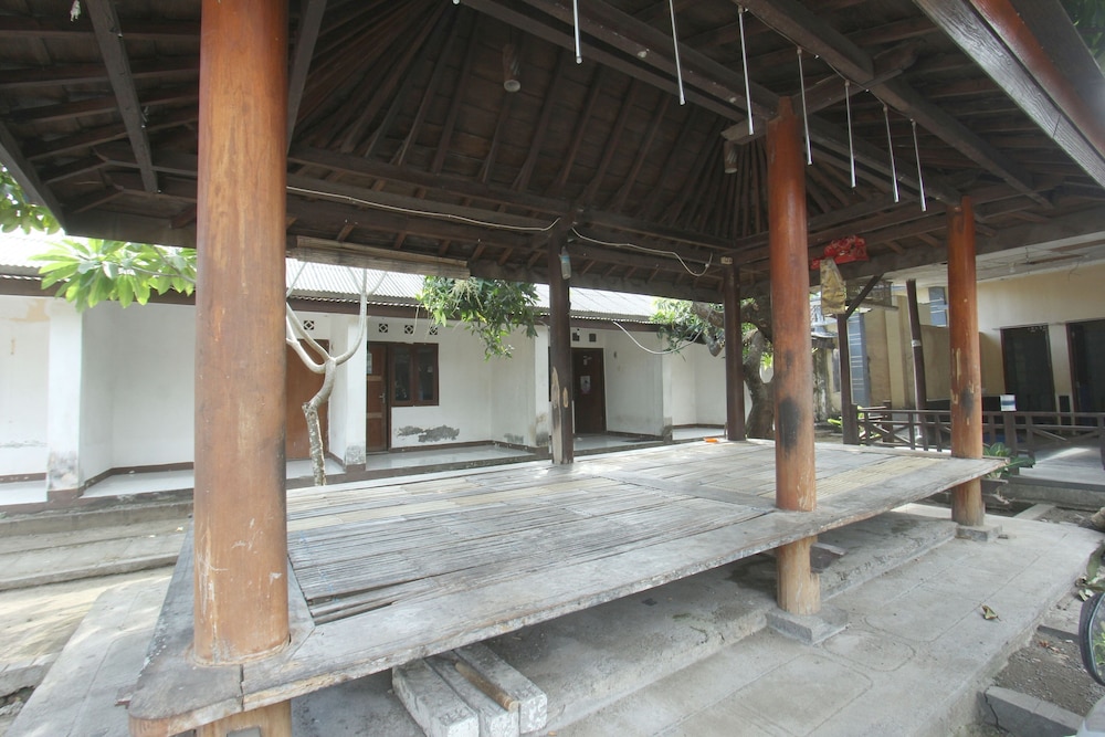 oyo 93002 kost gayus