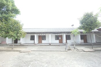 oyo 93002 kost gayus