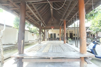 oyo 93002 kost gayus