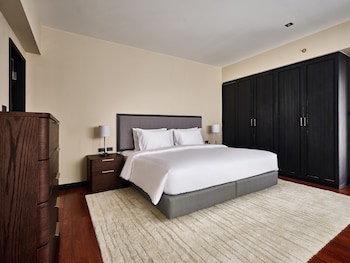 floral court hotel and residence sukhumvit