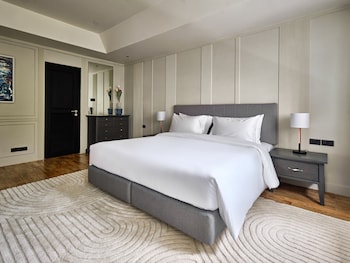 floral court hotel and residence sukhumvit