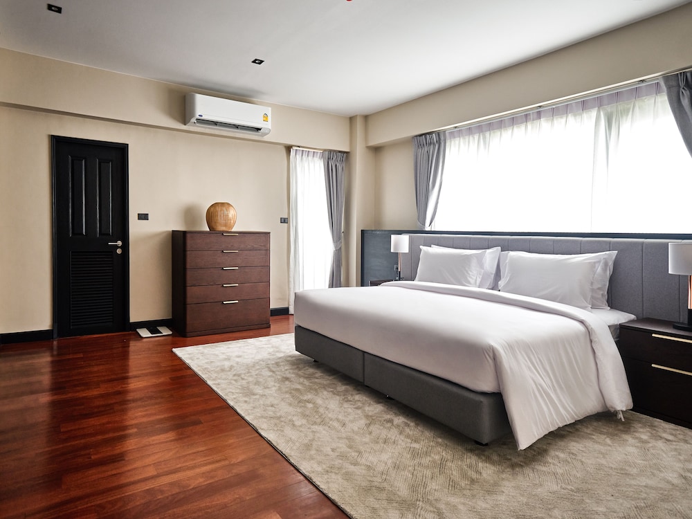 floral court hotel and residence sukhumvit