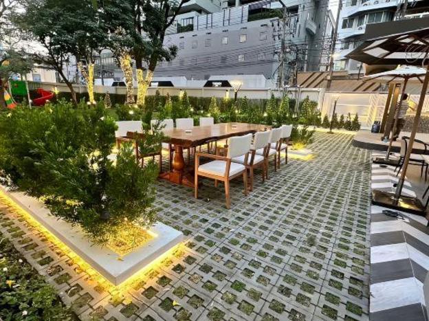 floral court hotel and residence sukhumvit
