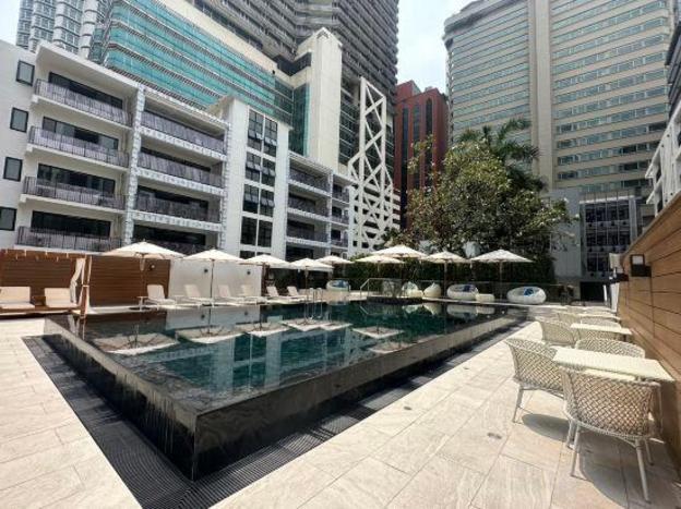 floral court hotel and residence sukhumvit