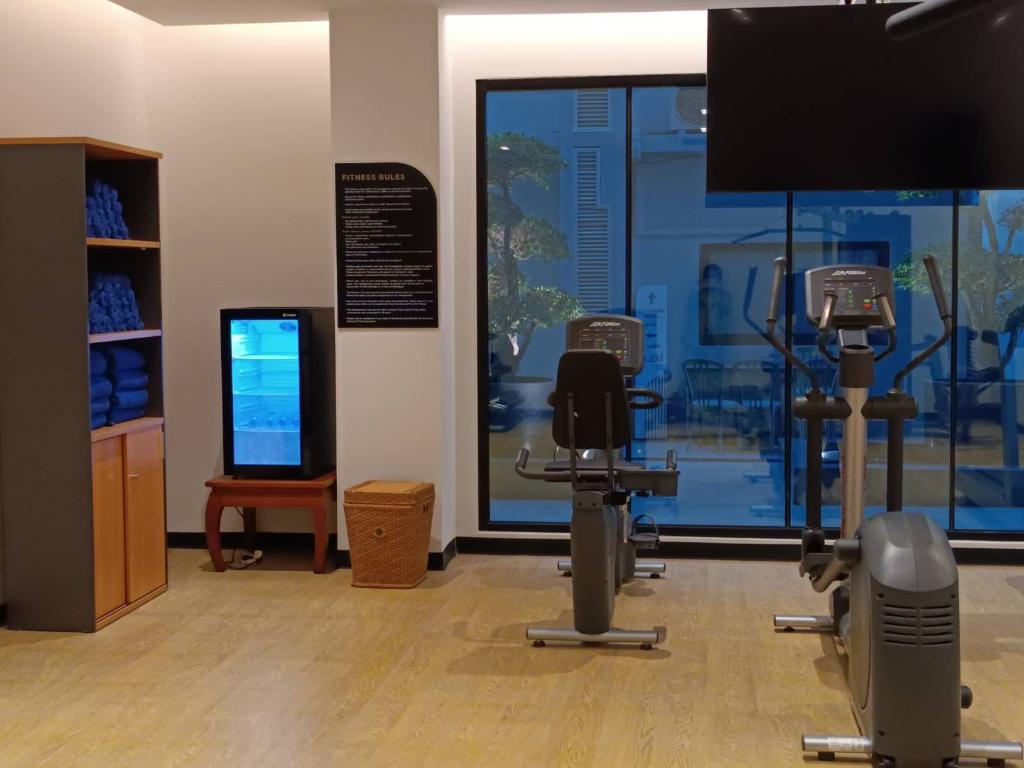 floral court hotel and residence sukhumvit