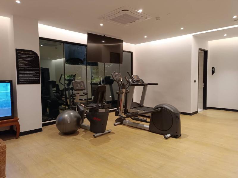 floral court hotel and residence sukhumvit