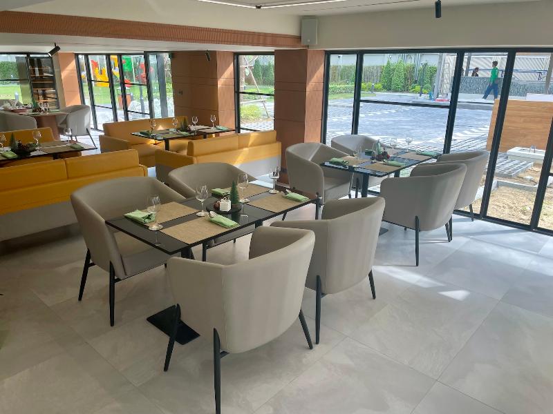 floral court hotel and residence sukhumvit