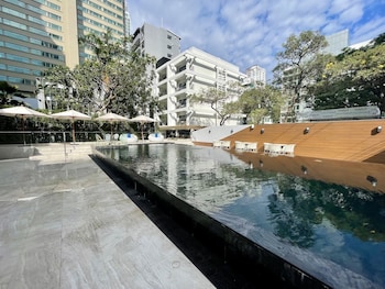 floral court hotel and residence sukhumvit