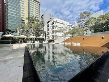 floral court hotel and residence sukhumvit