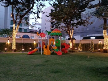 floral court hotel and residence sukhumvit