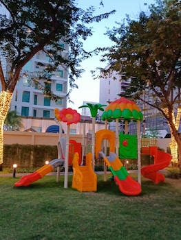floral court hotel and residence sukhumvit