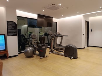 floral court hotel and residence sukhumvit