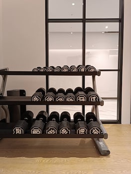 floral court hotel and residence sukhumvit