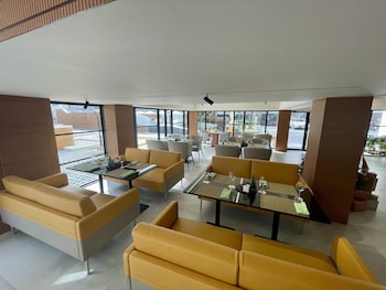 floral court hotel and residence sukhumvit