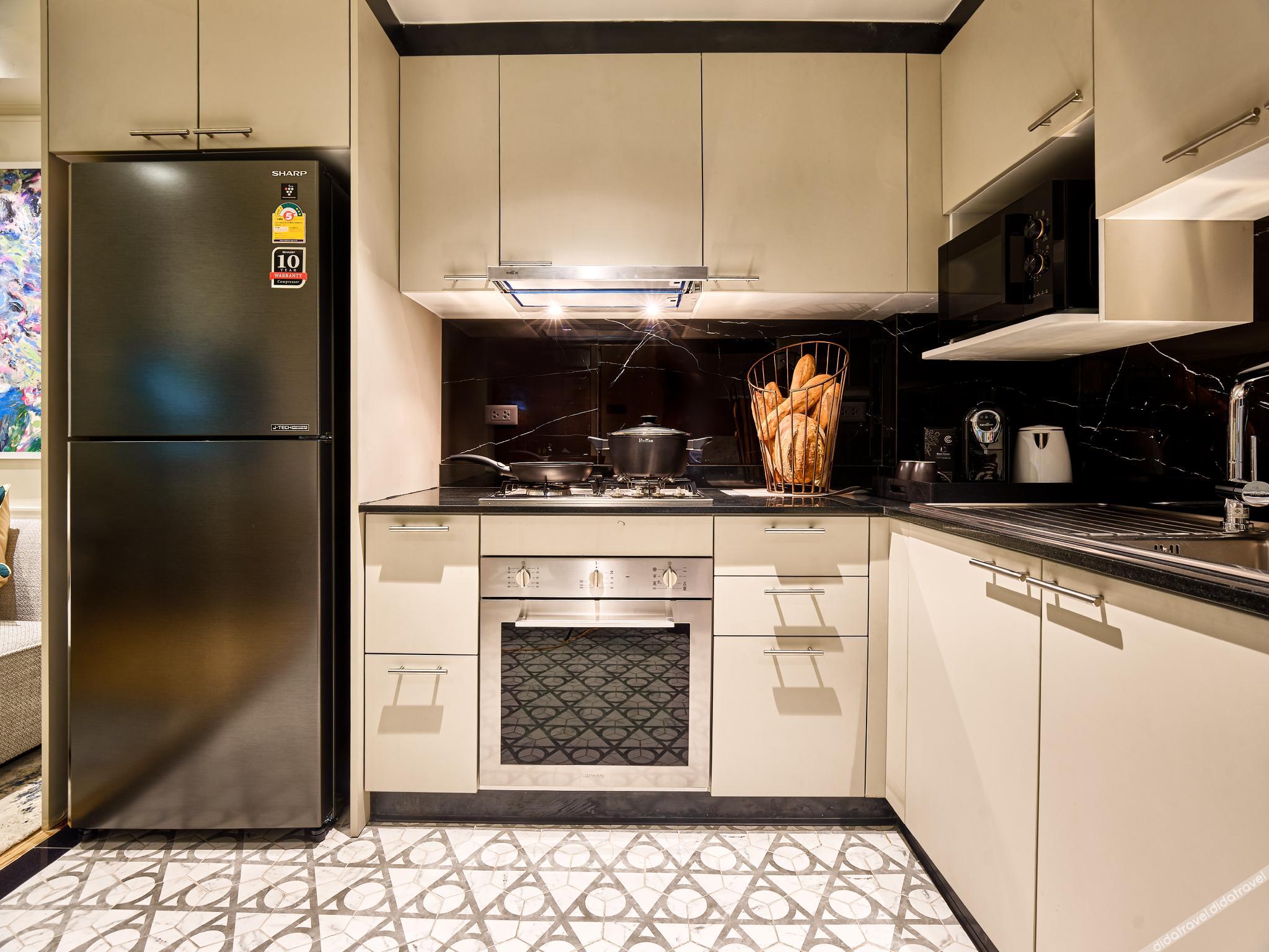 floral court hotel and residence sukhumvit