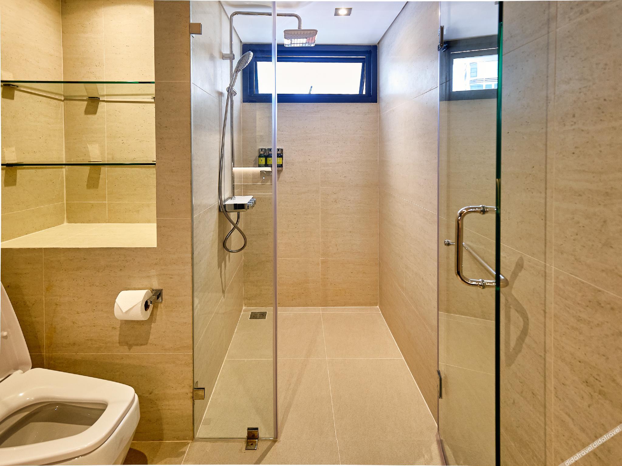 floral court hotel and residence sukhumvit