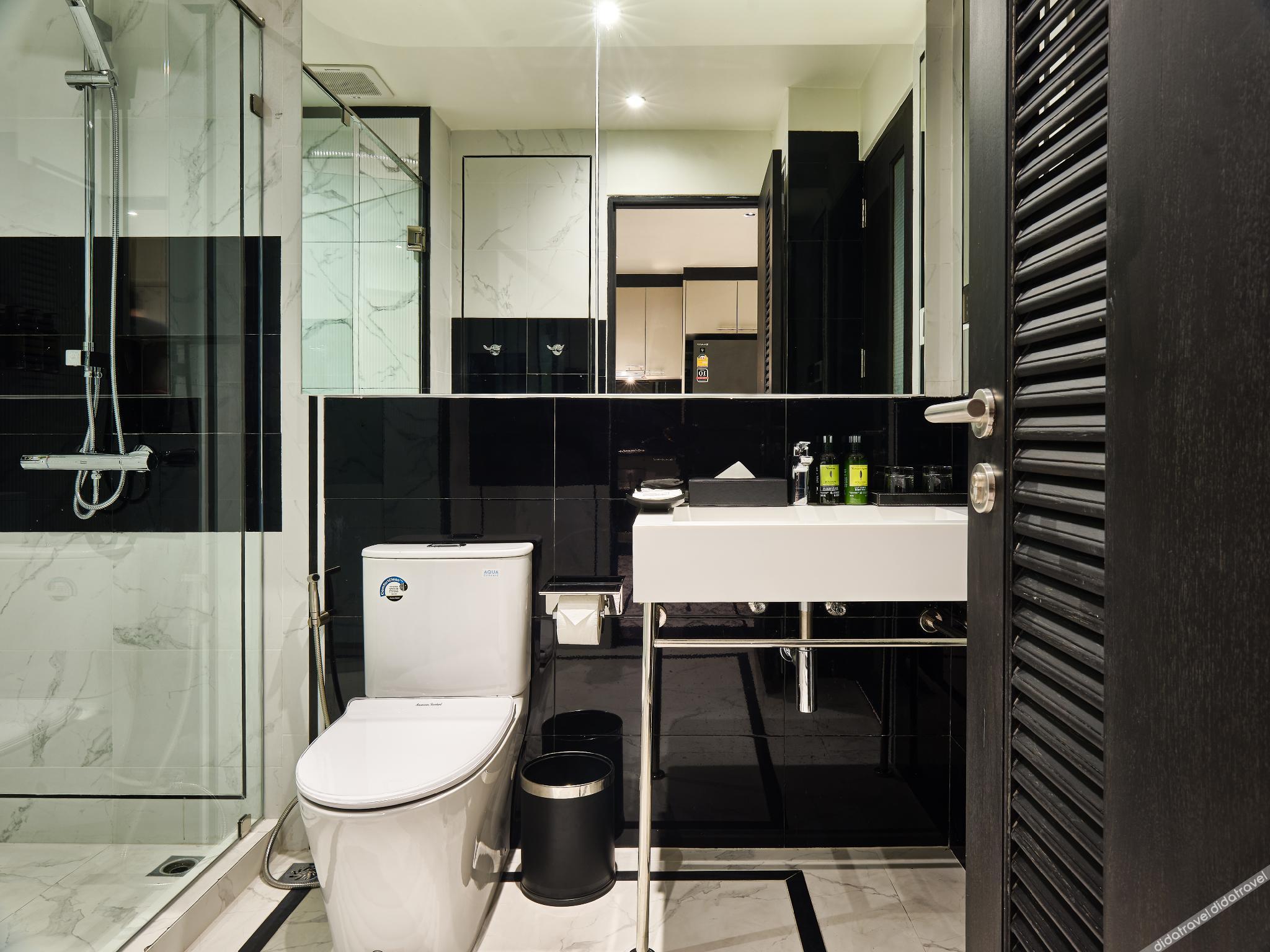 floral court hotel and residence sukhumvit