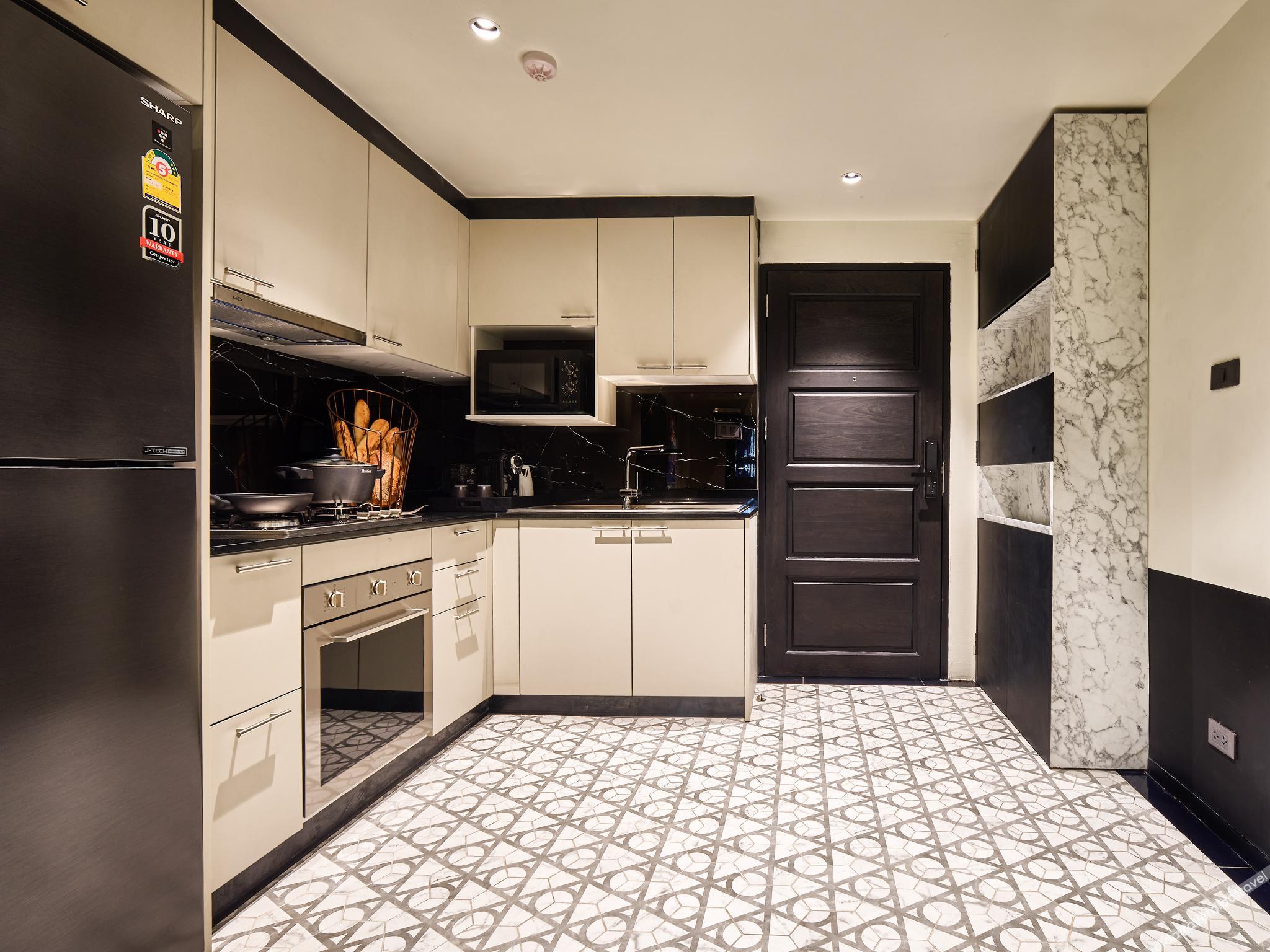 floral court hotel and residence sukhumvit