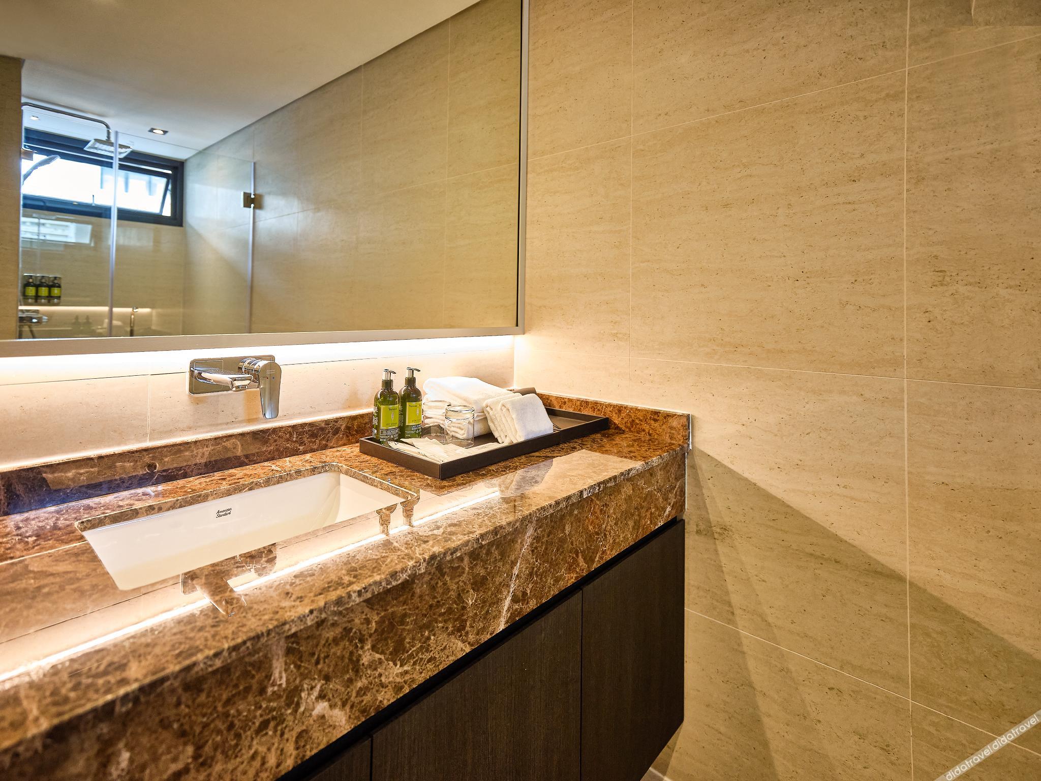 floral court hotel and residence sukhumvit