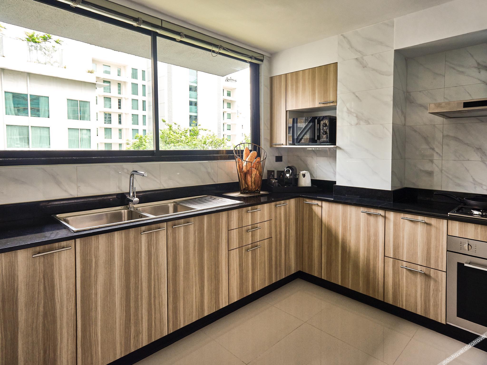 floral court hotel and residence sukhumvit