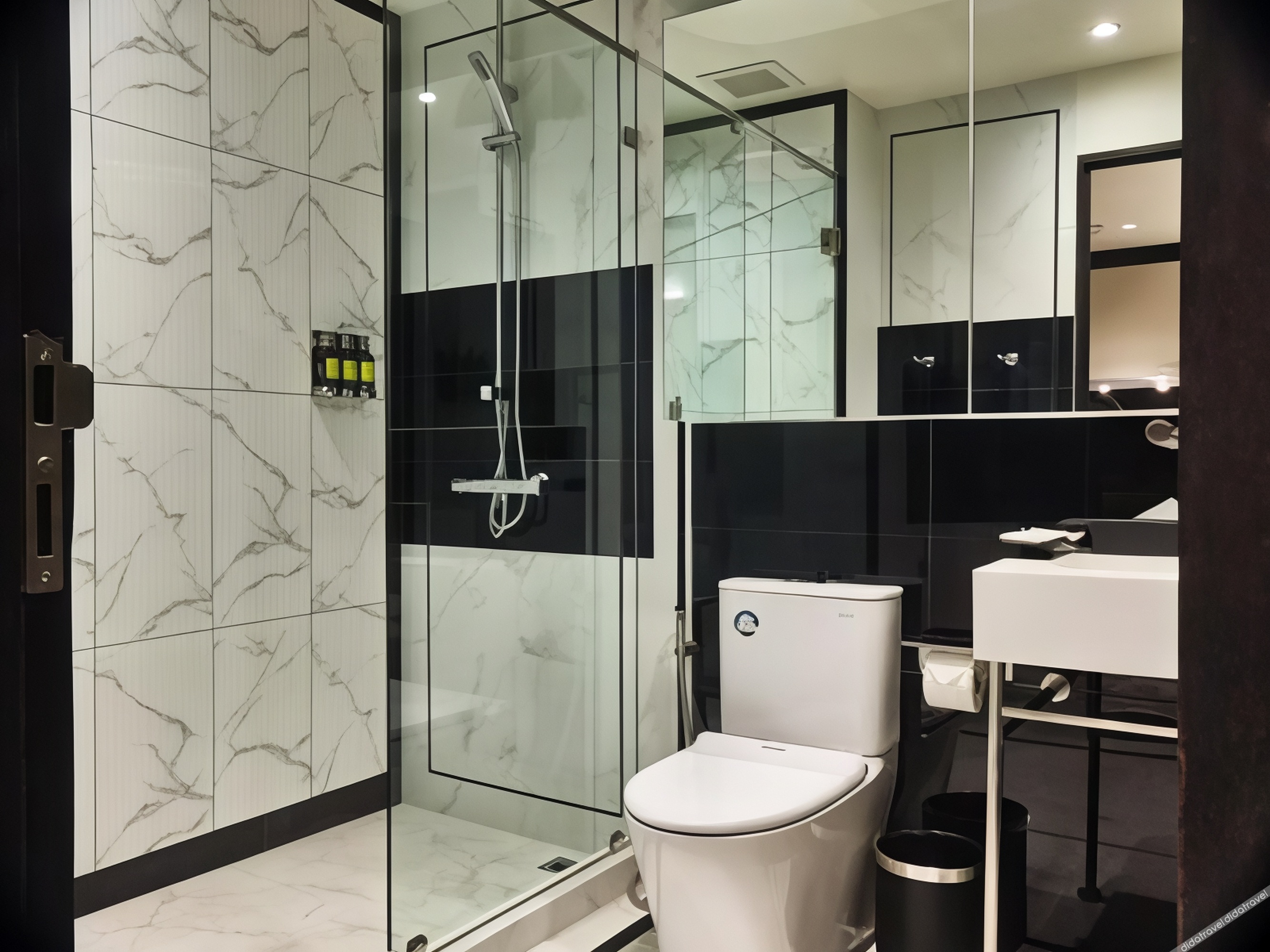 floral court hotel and residence sukhumvit