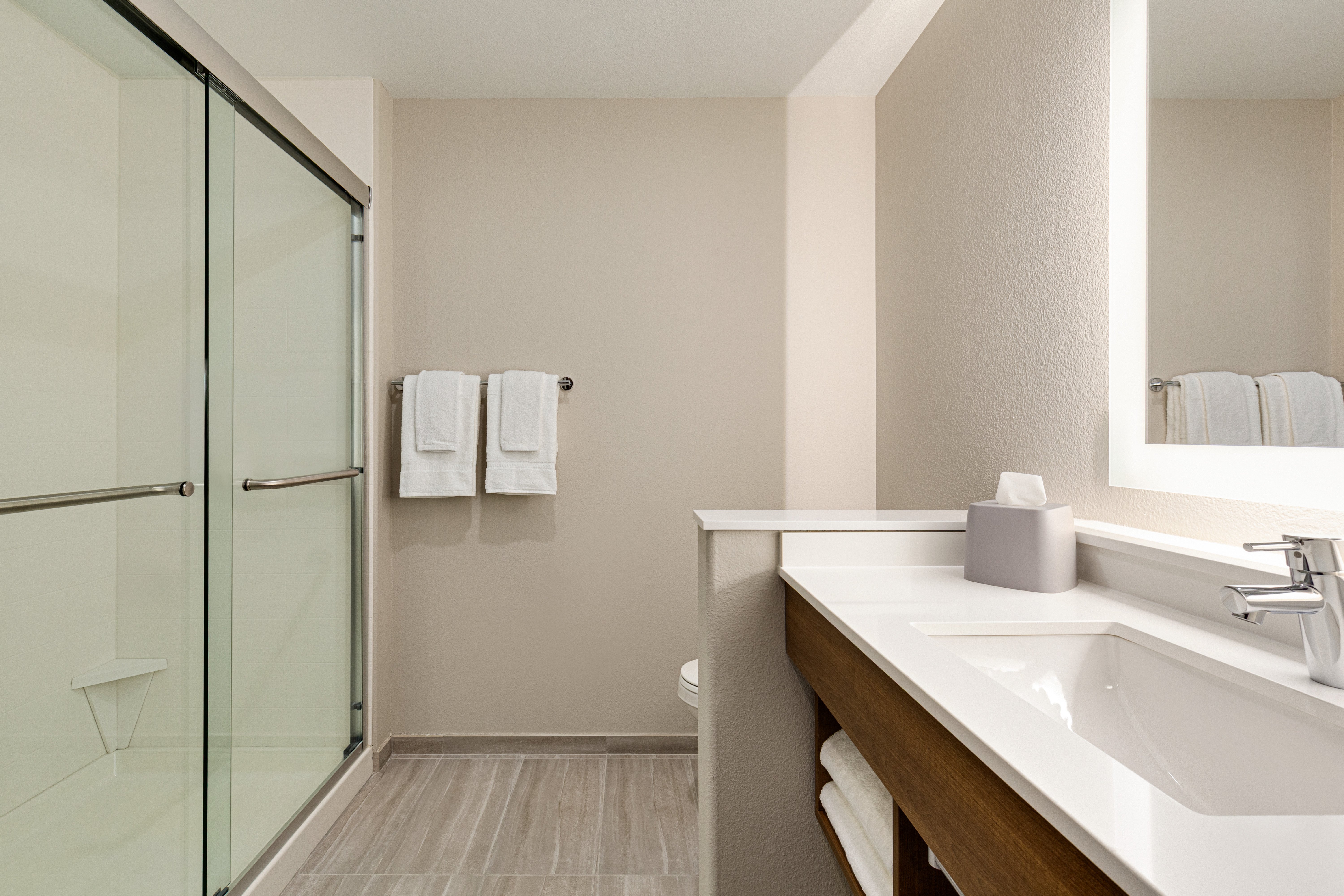 holiday inn express and suites hayward an ihg hotel