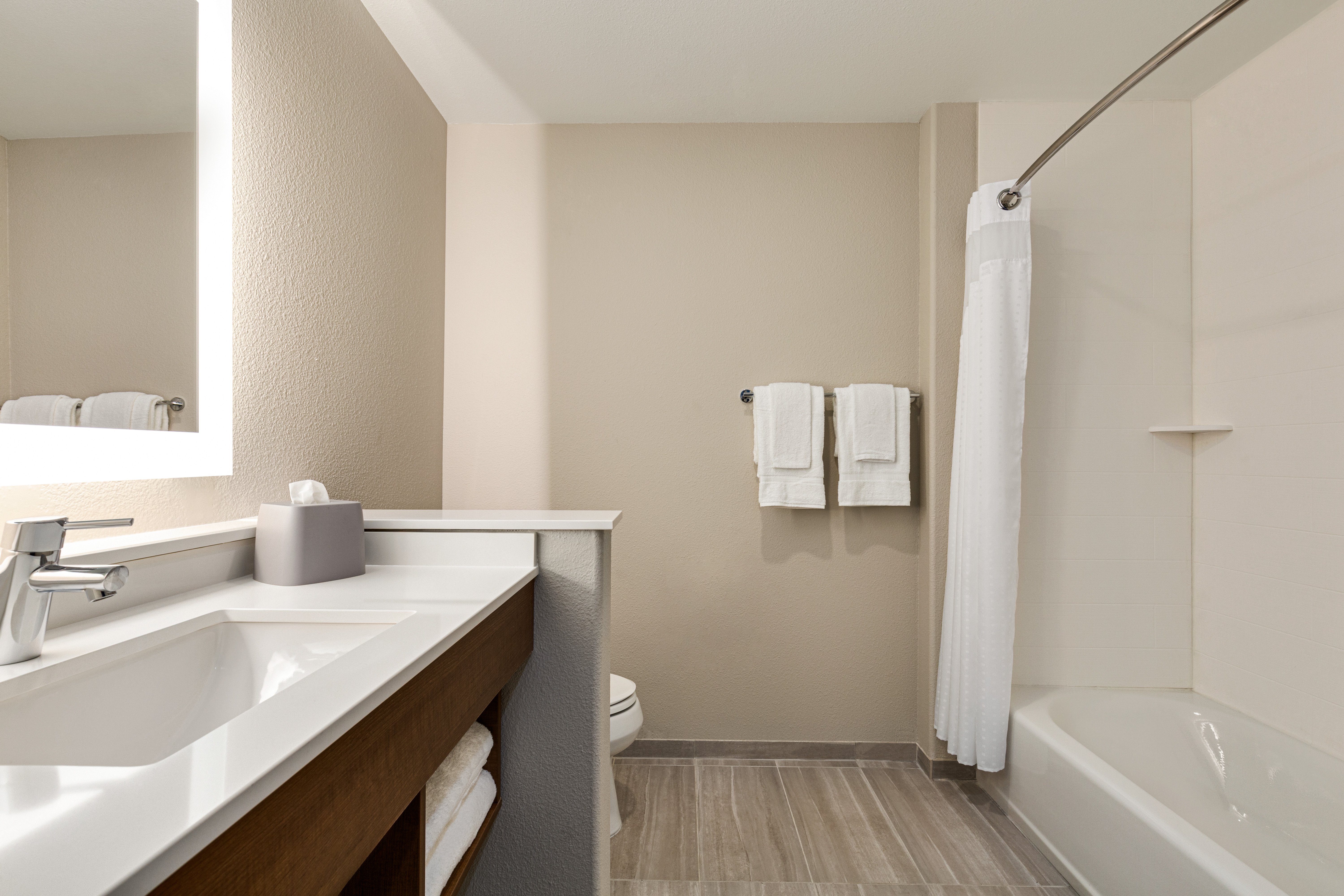 holiday inn express and suites hayward an ihg hotel
