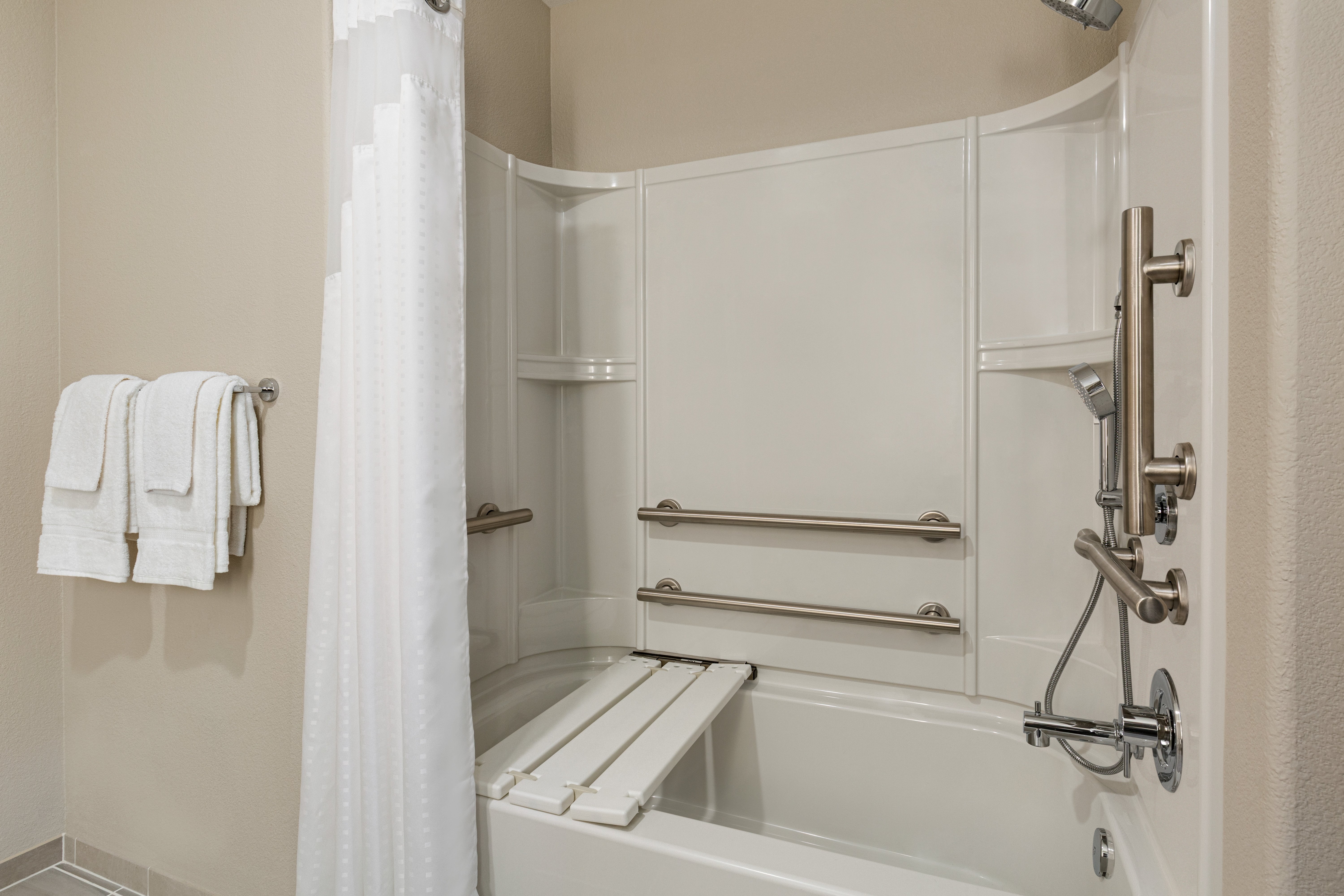 holiday inn express and suites hayward an ihg hotel