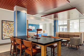 Holiday Inn Express & Suites Hayward, An Ihg Hotel,Oakland>>Hayward,2.5 star