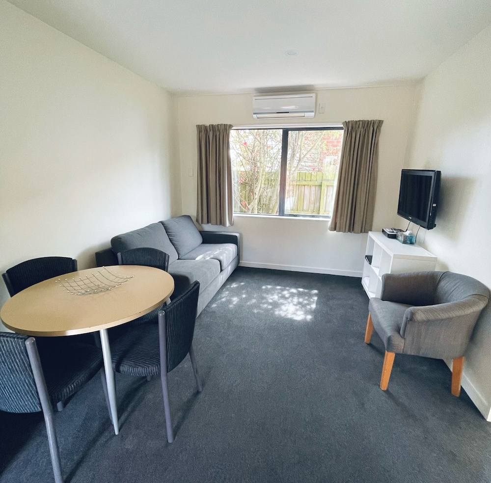 298 westside motor lodge