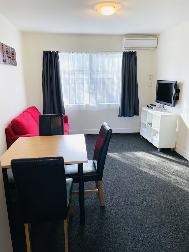 298 westside motor lodge