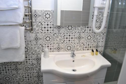 the white hart hotel