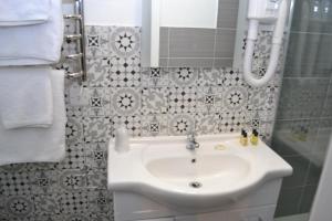 the white hart hotel